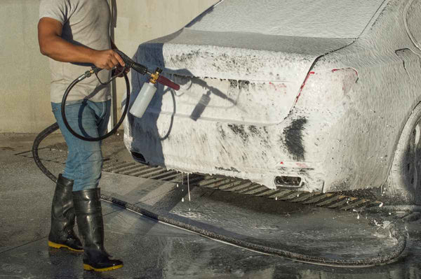 Man cleans BMW 5 Series with foam gun 