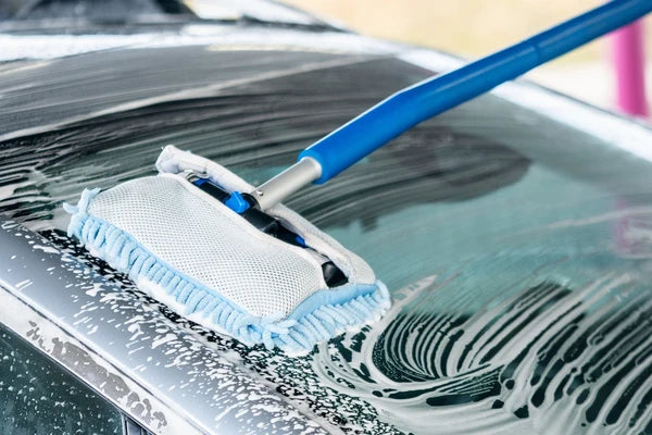 Wash mitt on 61" stick for washing trucks, RV's, motorhomes, campers, & cars.With Glass cleaner towel. 